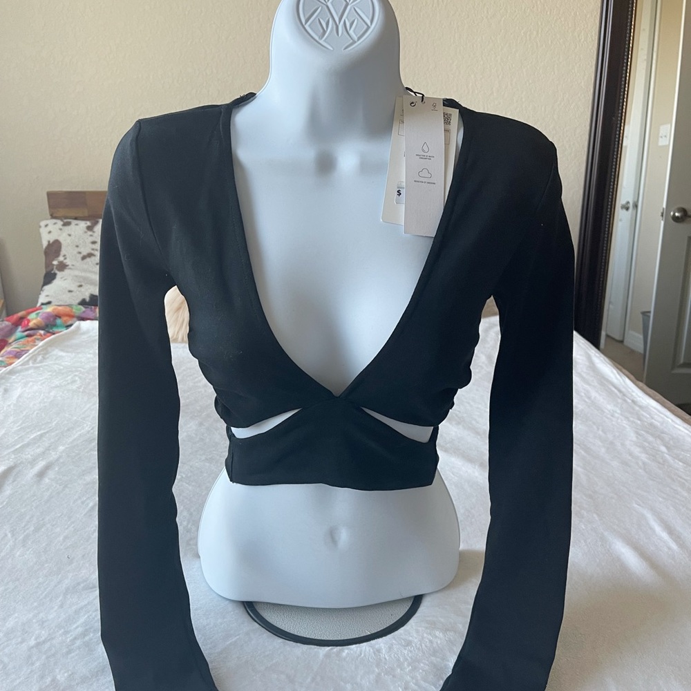 NWT Zara Black Long Sleeve V Neck Crop Top